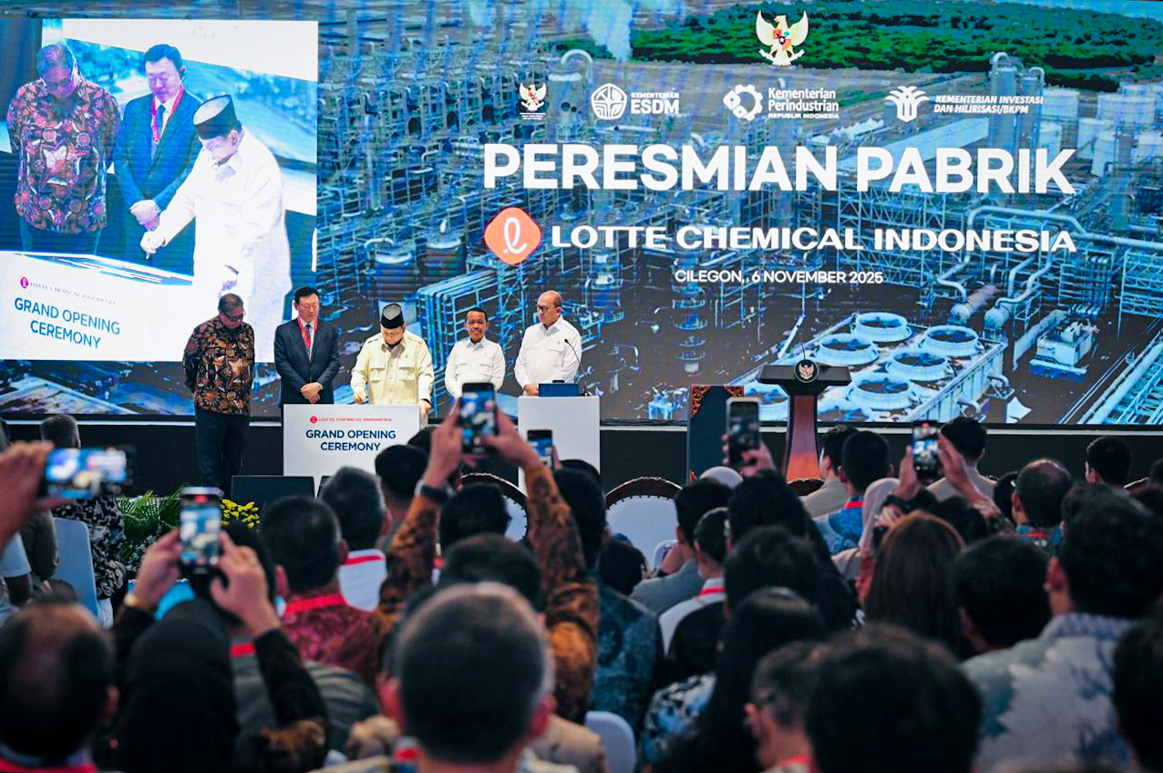 Pabrik Lotte Chemical Indonesia