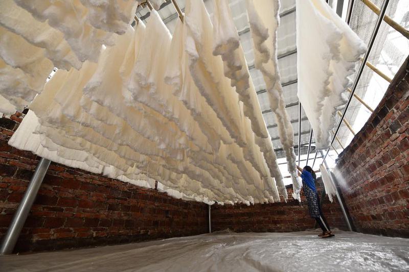 Produksi kepompong ulat sutra