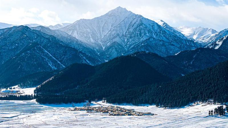 Air cenderung bergerak secara